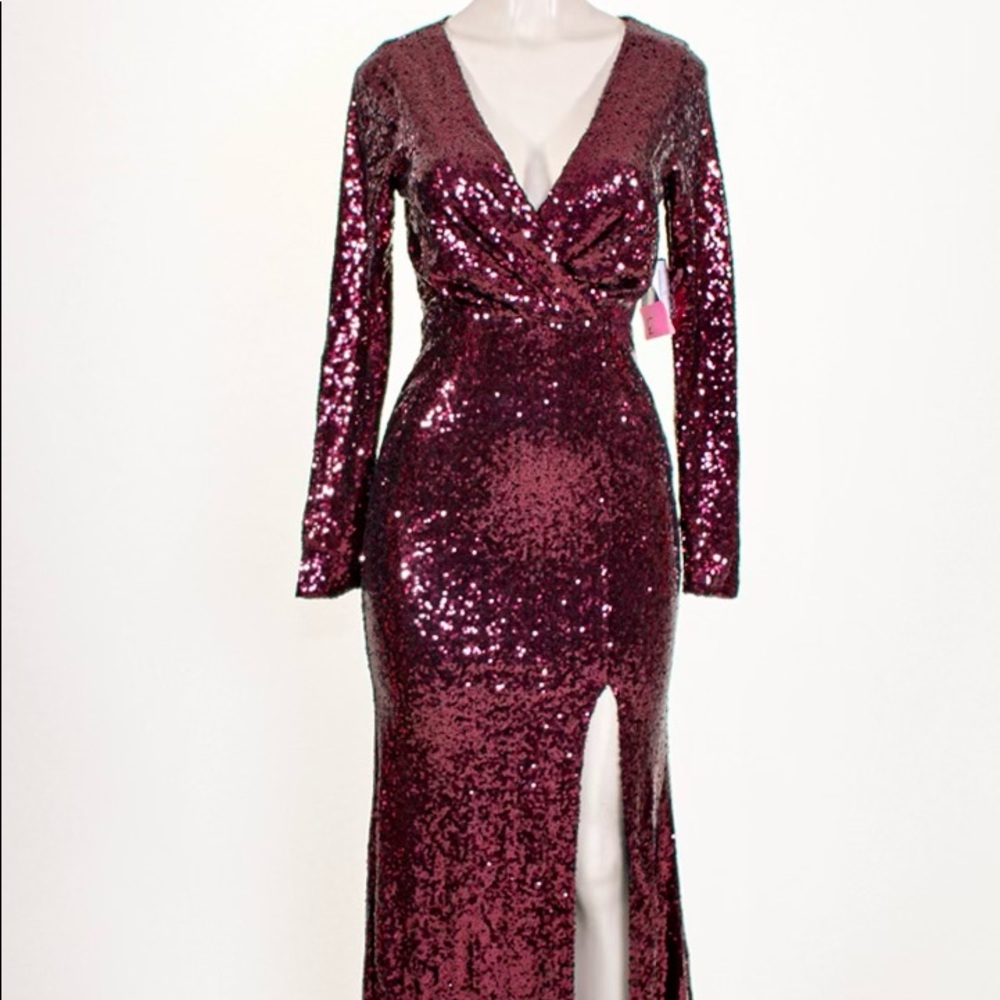 Vestido Guinda.Nunca usado. Aun tiene etiquetas.